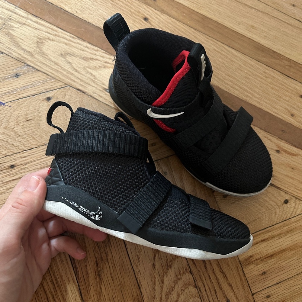 Nike Lebron Soldier XI kids shoes 10 size